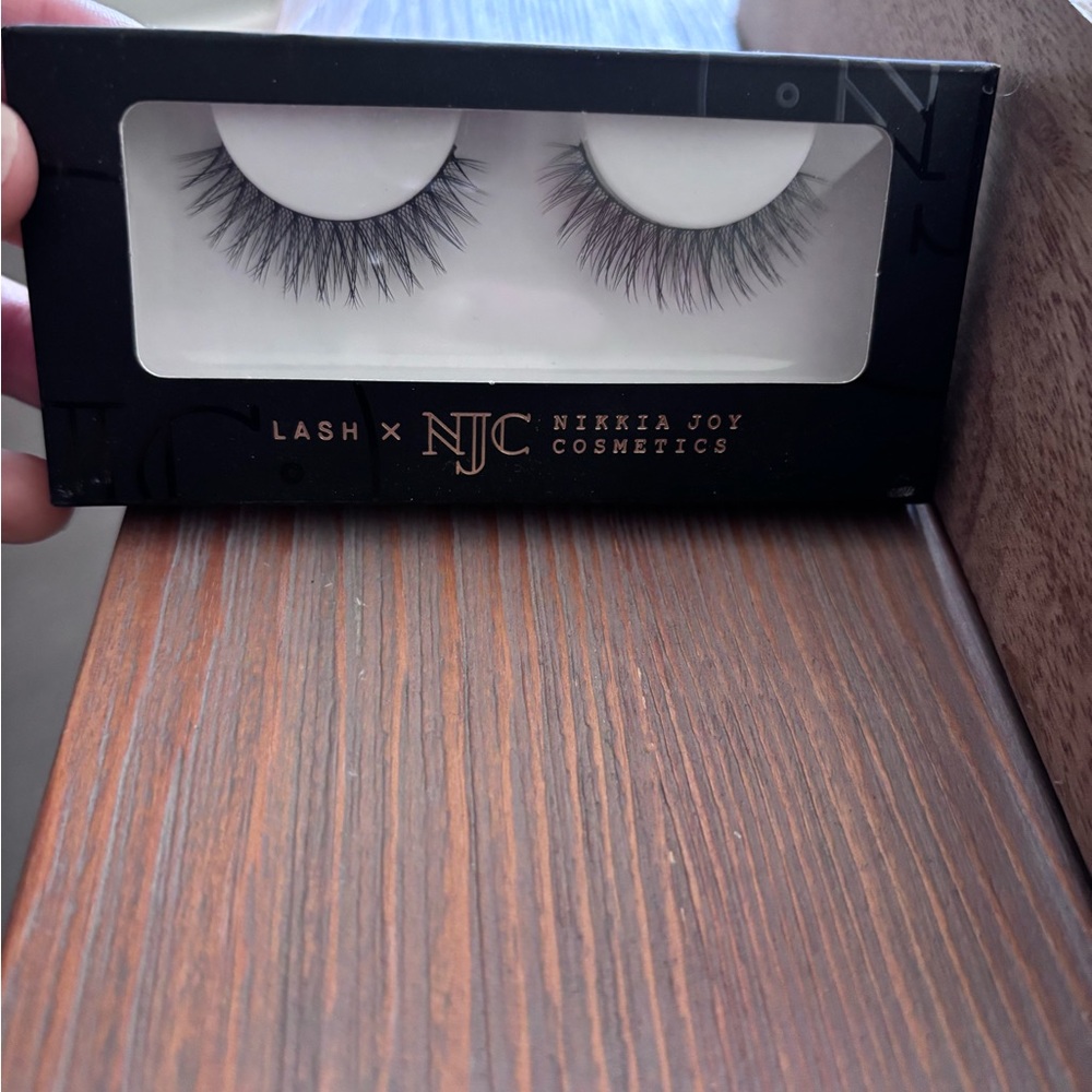 NJC Eyelash Set with Premium Fibers